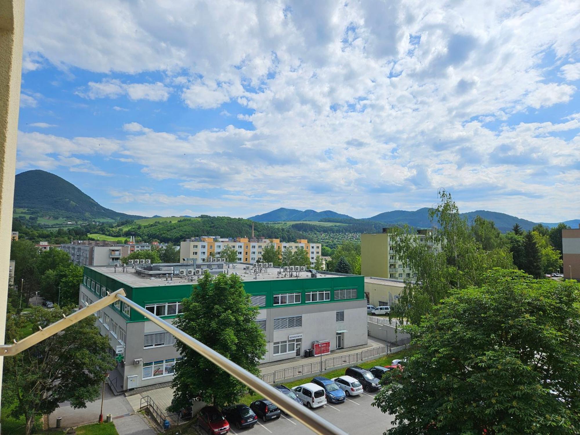 Wolf Apartman Pokojne Ubytovanie V Povazskej Bystrici Ticha Lokalita S Parkovanim Vsade Blizko Vhodne Pre Pracovne Cesty Turistiku Aj Oddych Plne Vybavena Kuchyna Povazska Bystrica Exterior photo