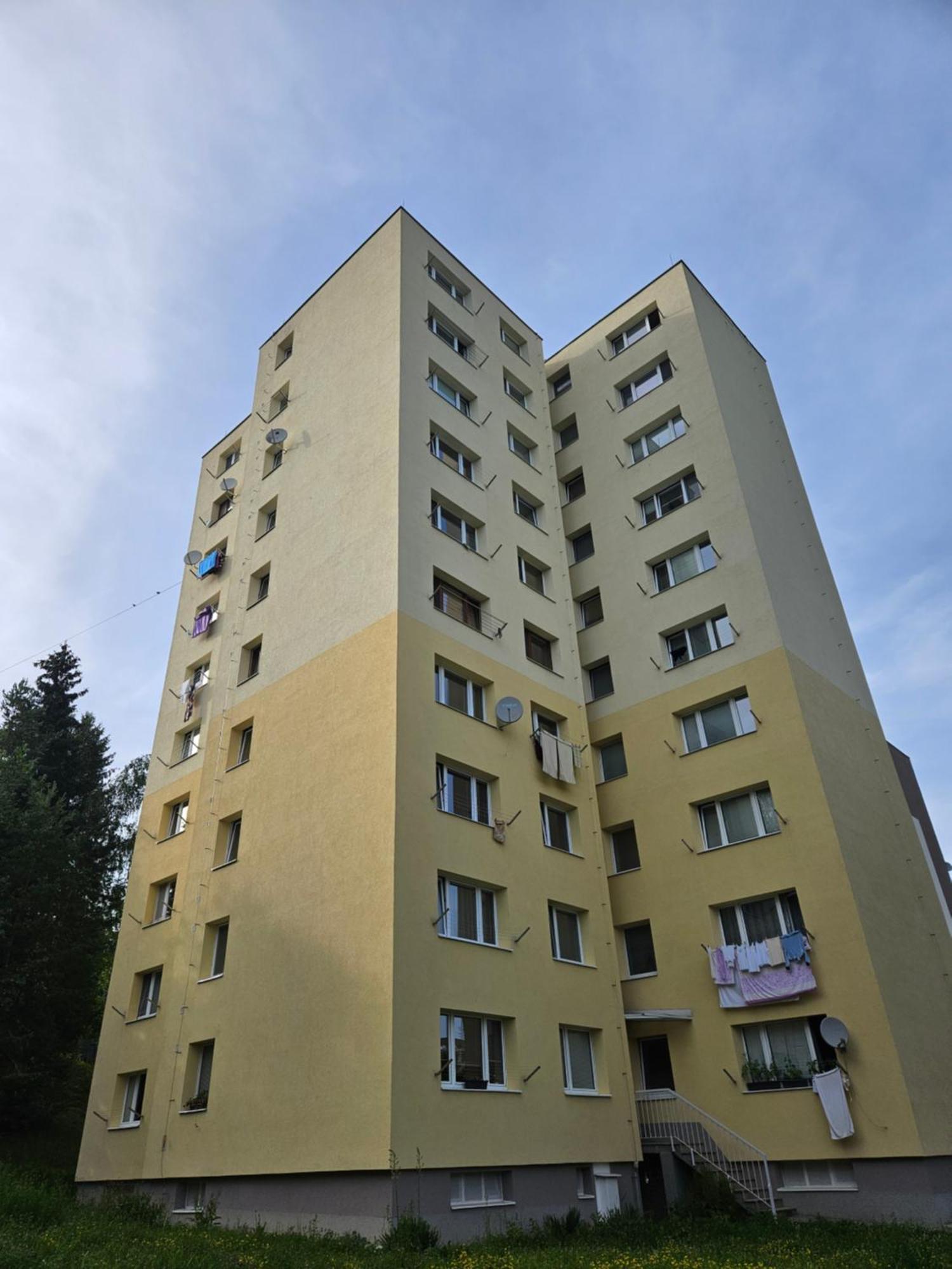 Wolf Apartman Pokojne Ubytovanie V Povazskej Bystrici Ticha Lokalita S Parkovanim Vsade Blizko Vhodne Pre Pracovne Cesty Turistiku Aj Oddych Plne Vybavena Kuchyna Povazska Bystrica Exterior photo